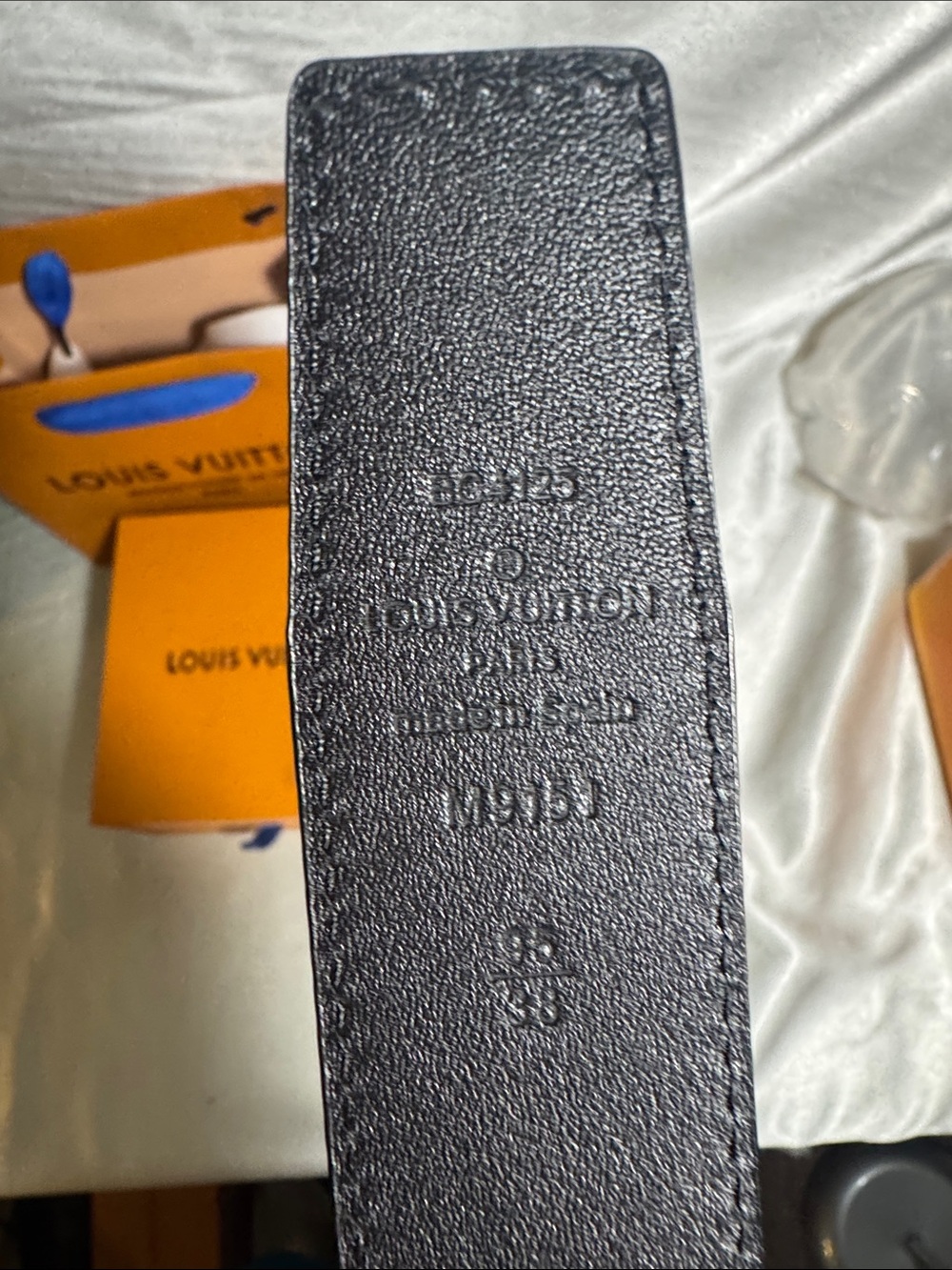 Louis Vuitton belt featuring a polished silver-toned LV initials buckle🔥New! - Picture 4 of 11